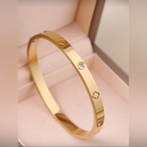 Elegant Gold Bangle Bracelet